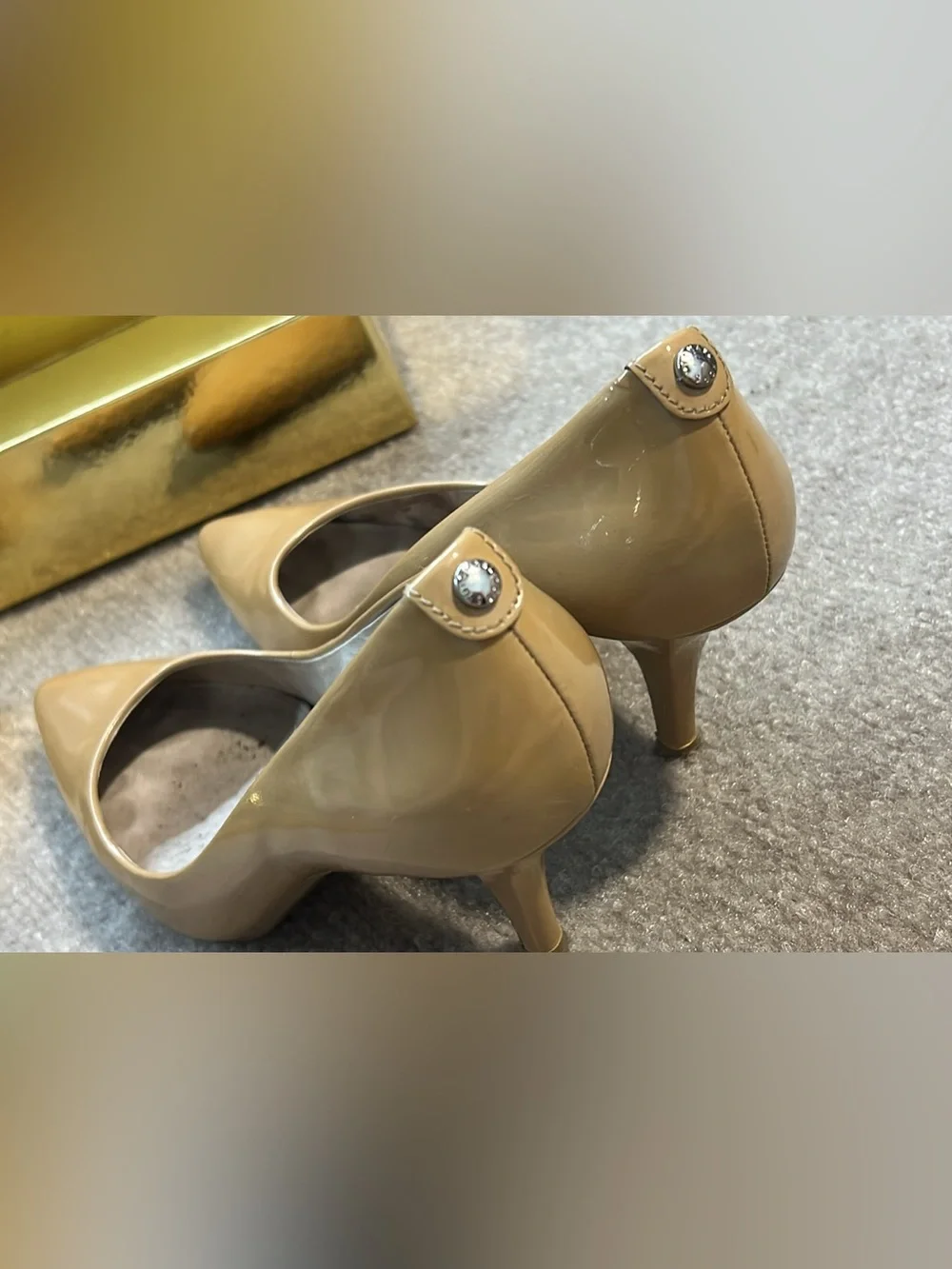 Woman’s 7.5 Michael Kors Nude Leather Pumps